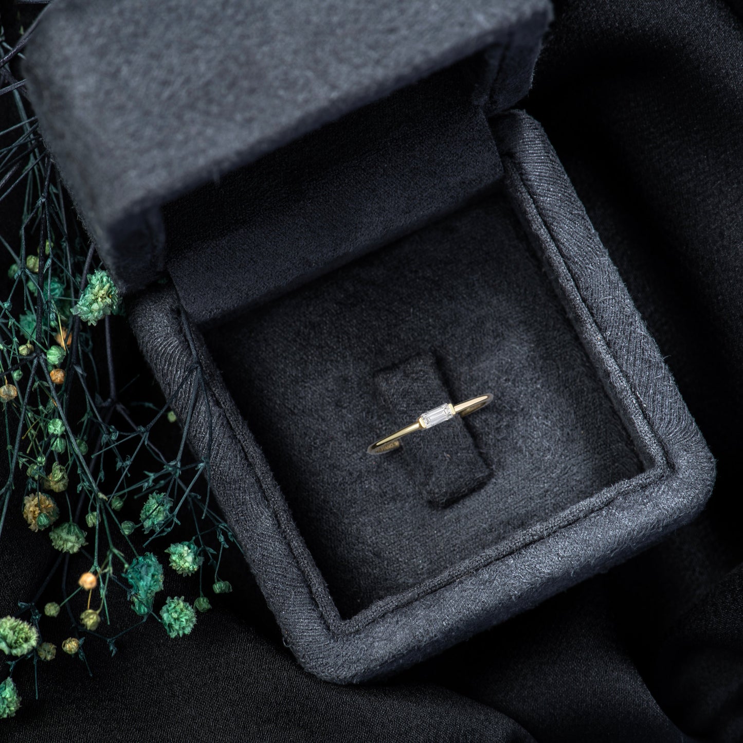 Anillo Media Caña Baguette Oro Negrita