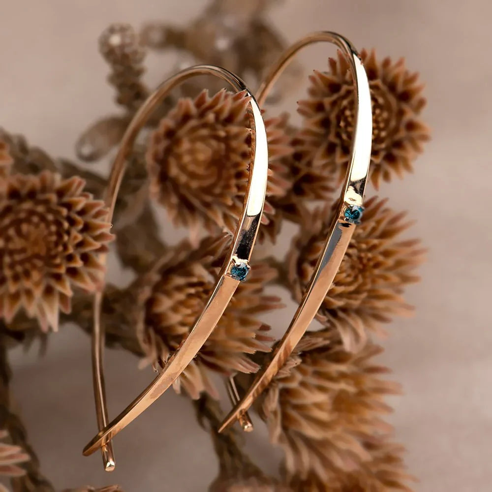 Pendientes de oro con chispa azul