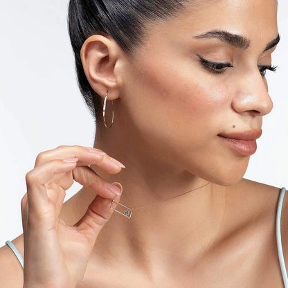 Pendientes de oro con chispa azul